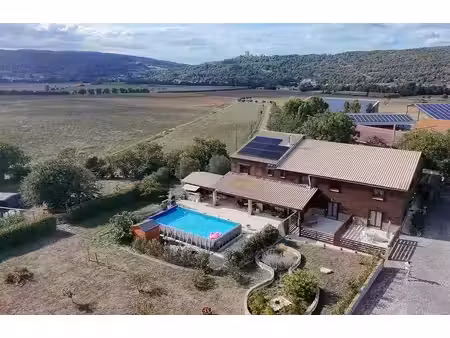 a vendre une propriété d'exception avec des gites sur un grand terrain