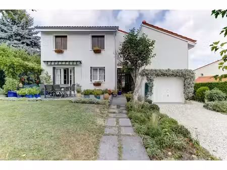 jolie maison 100 m2 habitables sur une parcelle de 720 m2 en