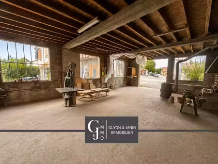 atelier 314 m² ? fort potentiel ? centre de saint-étienne-du-bois
