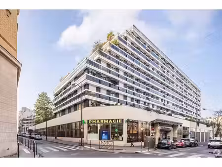 location commerce paris 75016 360m²