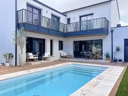 vente maison 5 pièces  146.00m²  sainte