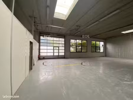 local d'activité 323 m²