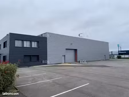 local bureaux 1 900 m²