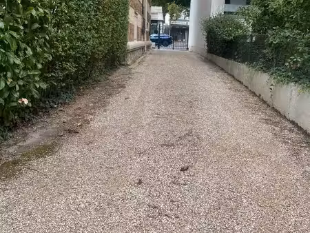 à vendre box fermer situation idéal