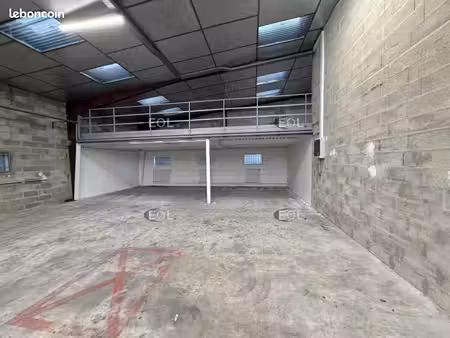 local d'activité 947 m²