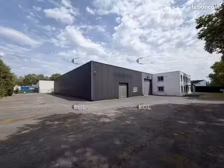 local bureaux 1 121 m²