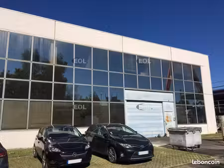 local industriel 1 056 m²