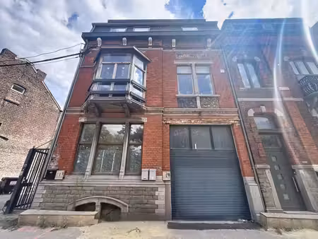 entrepôt / garage idéalement situé avec accès rue direct