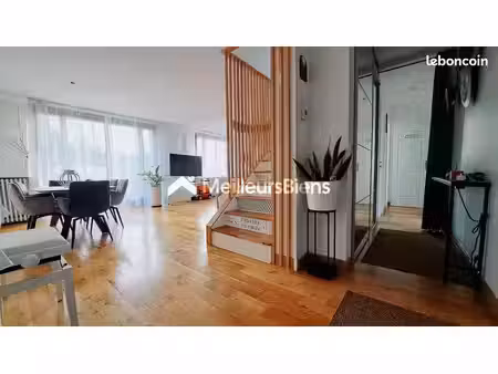 maison 8 pièces 219 m²
