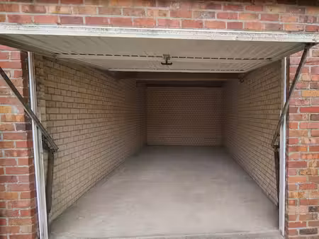 garage fermé + stationnement possible devant – lln/hocaille