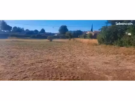 terrain 1 200 m² aups