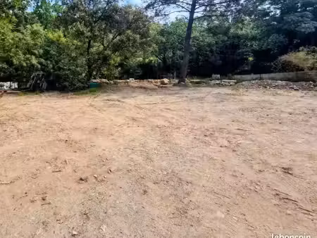 terrain 1 300 m² vidauban