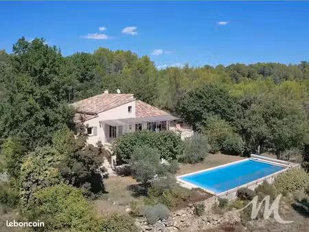 villa 4 pièces 130 m²