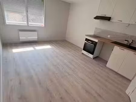 appartement t2 lumineux et rénové – cuisine équipée & grands rangements