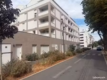 beau f3 de 63 m2 dans une residence récente