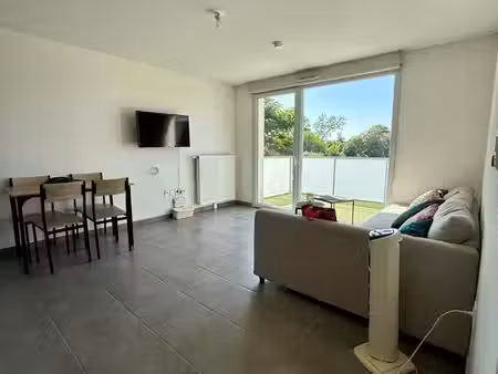 t2 meublé lumineux avec terrasse de 10 m² – tournefeuille
