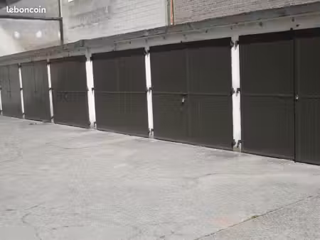 box fermé 12m2 ivry/seine en surface