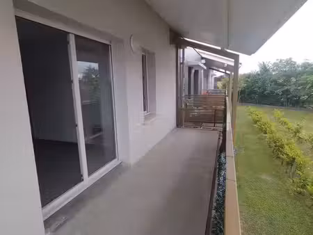 joli t2 avec balcon libre en septembre