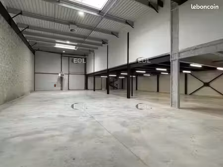 local bureaux 1 820 m²