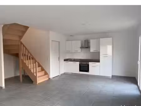 maison récente t4 avec petit jardin clos