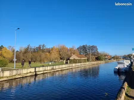 t2 rénové 35 m² avec vue sur le canal  proche béthune