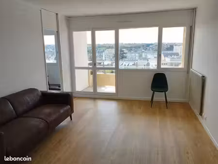 tres belle vue sur laval - grand appartement avec balcon