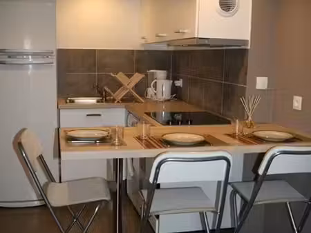 t1 meublé – 18 80 m² + mansarde (36 m² au total) – terrasse & parking – 630 /mois cc