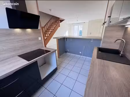 maison 3 pièces 70 m² – hyper centre de neuville-de-poitou