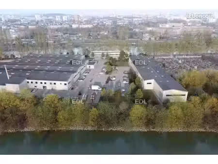 local industriel 1 814 m²