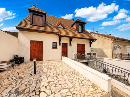 maison 8 pièces 172 m²