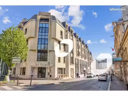 bureaux 208 m²
