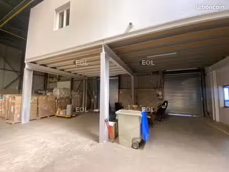 local bureaux 3 400 m²