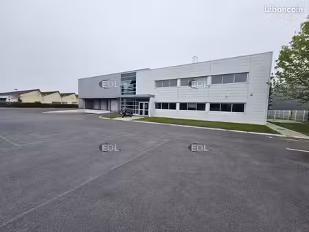 local bureaux 2 212 m²