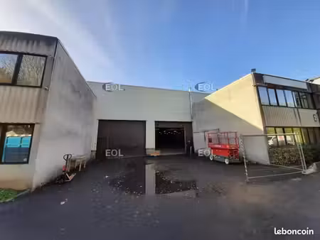 local d'activité 1 102 m²
