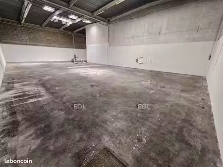 local d'activité 1 212 m²