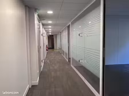 bureaux 153 m²
