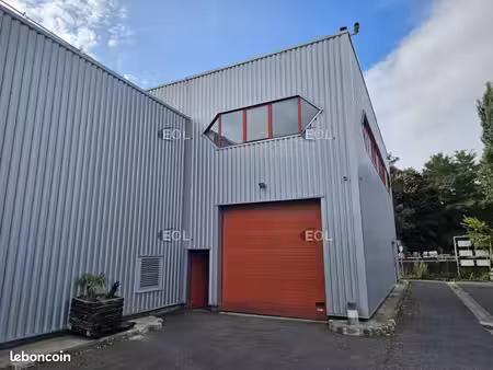 local d'activité 810 m²