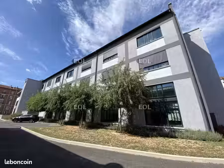 local bureaux 3 292 m²