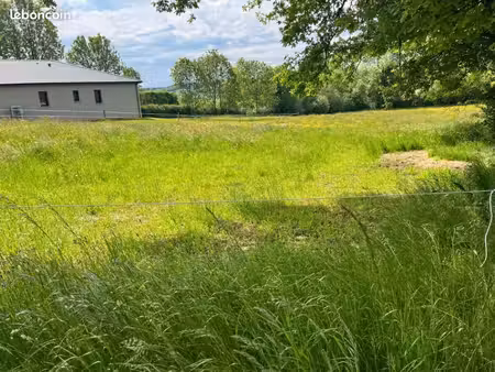 terrain 1 600 m² jussac