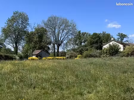 terrain 1 600 m² jussac