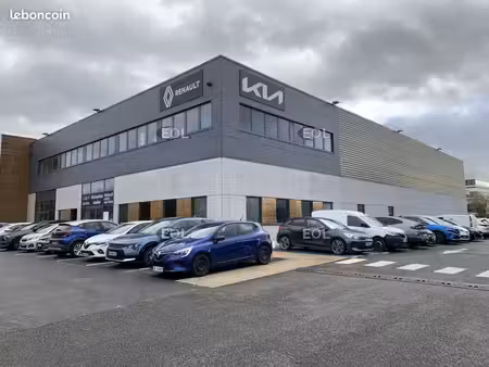 local d'activité 1 686 m²