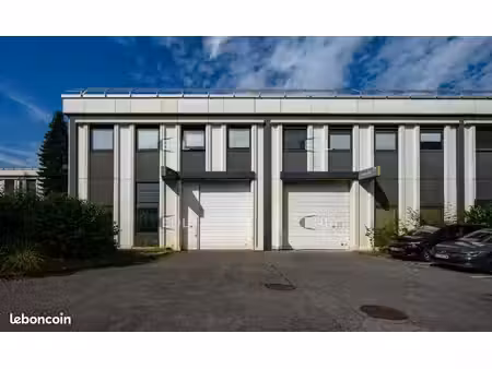 local d'activité 597 m²