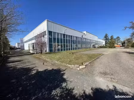 local d'activité 4 404 m²