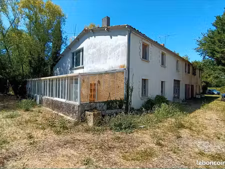 longère de caractère à rénover – terrain de près de 2 hectares