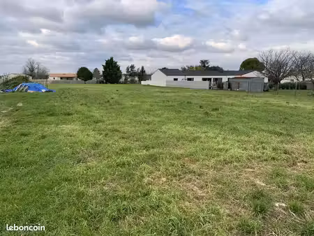 terrain à bâtir de 1033 m2 au prix de 32500 à rouffiac (17)