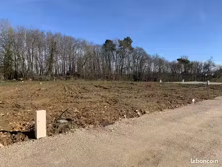terrain à bâtir de 491 m2 au prix de 23568 à saint-bris-des-bois (17)