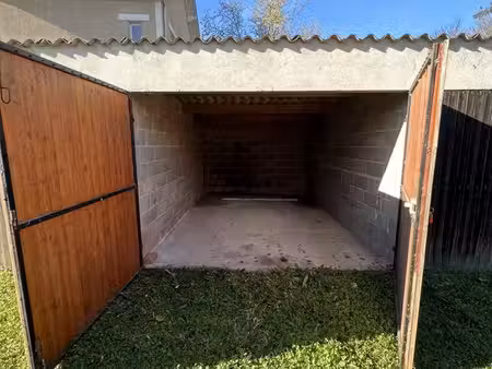 parking/box 13 m² saint-satur