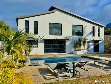 vends maison f5 270m2 entre-deux