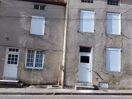 grande maison de village avec 2 portes d’entrée