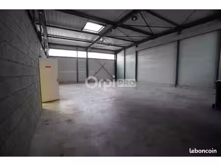local d'activité 300 m²